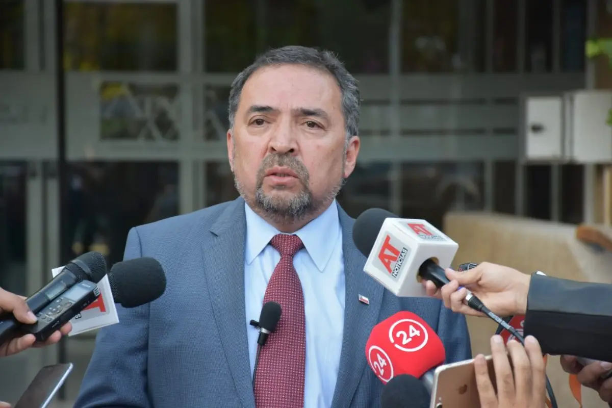 Defensor presenta licencia por 20 días y tribunal reagenda juicio contra ex intendente de Atacama para un año y dos meses más