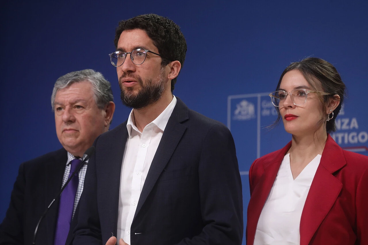 Sueldo mínimo y 40 horas: Gobierno blinda su principal legado ante los cuestionamientos por la crisis de empleo