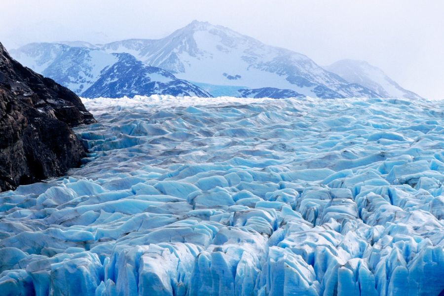 Serie documental revela los secretos del milenario Glaciar Gray, en peligro por derretimiento