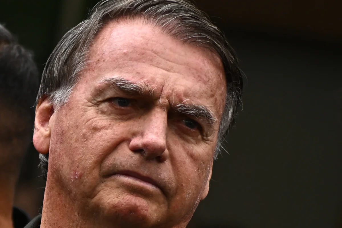 Emergencia médica obliga a Bolsonaro a salir nuevamente de su arresto domiciliario tras condena de 27 años