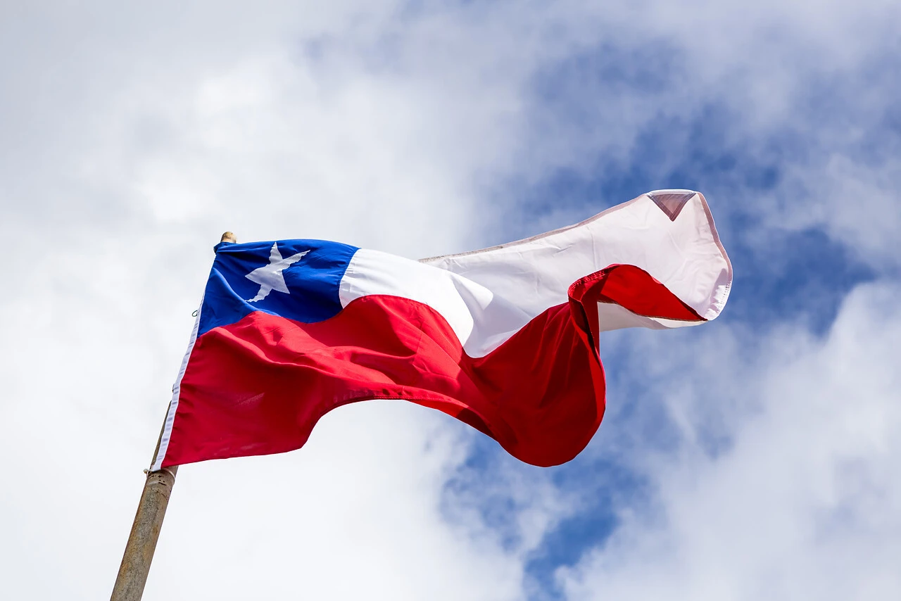 ¿La estrella debe ir a la izquierda o a la derecha? Esta es la forma correcta de poner la bandera para evitar multas