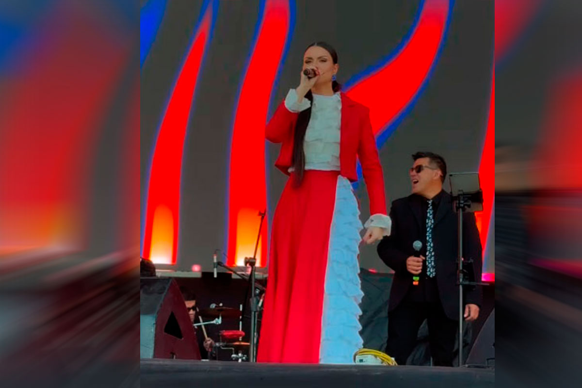 VIDEO| Emilia Dides fue toda una diva en La Pampilla: Así fue la romántica canción que le dedicó a Sammys Reyes