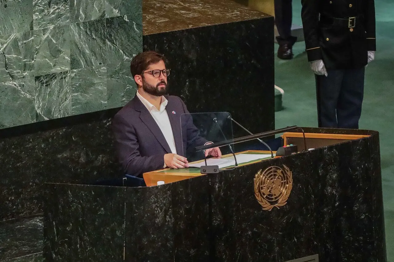 Boric viaja a Nueva York para su última Asamblea General de la ONU con la candidatura de Bachelet en agenda