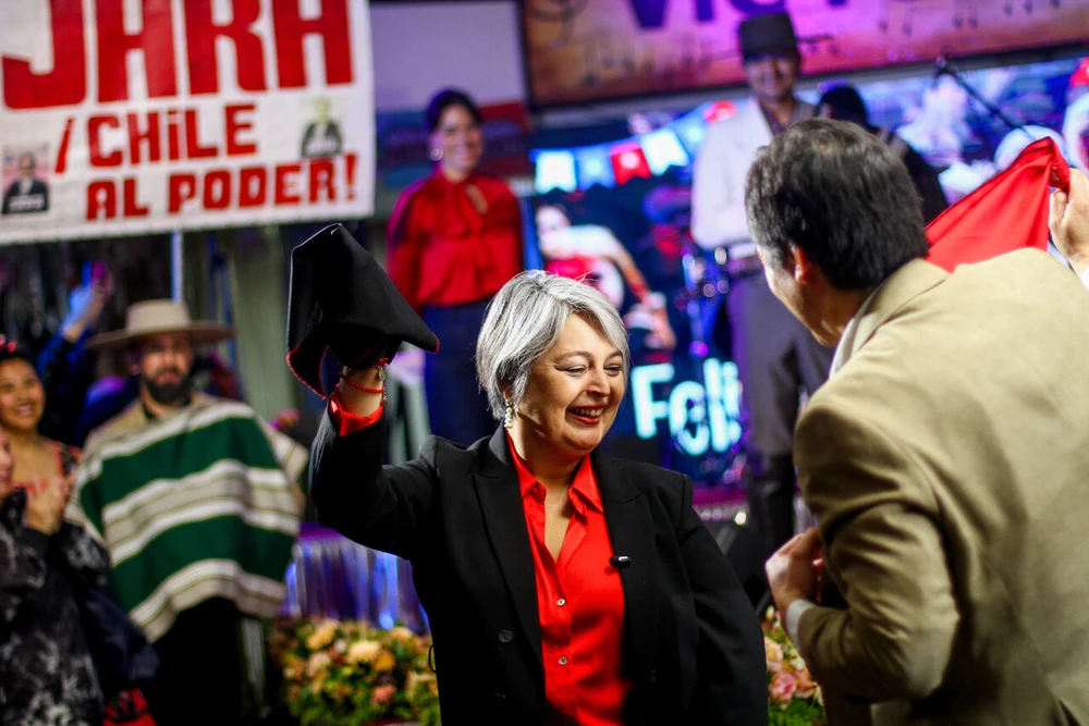 Cadem: Jara se mantiene firme en primer lugar mientras Kast cae seis puntos en dos meses