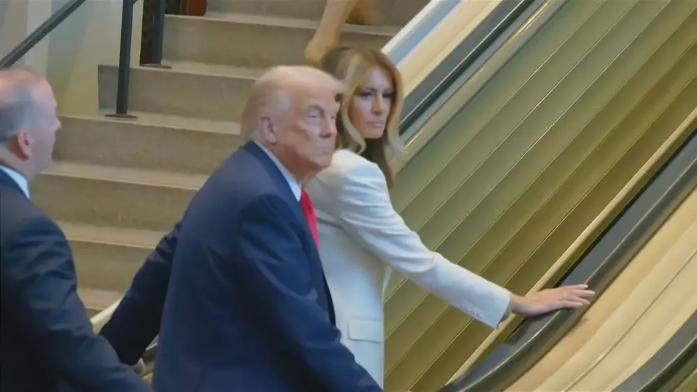 Donald Trump amenaza a todos tras errores que sufrió en su asistencia a la ONU: Falló escalera y telepronter y pidió despidos