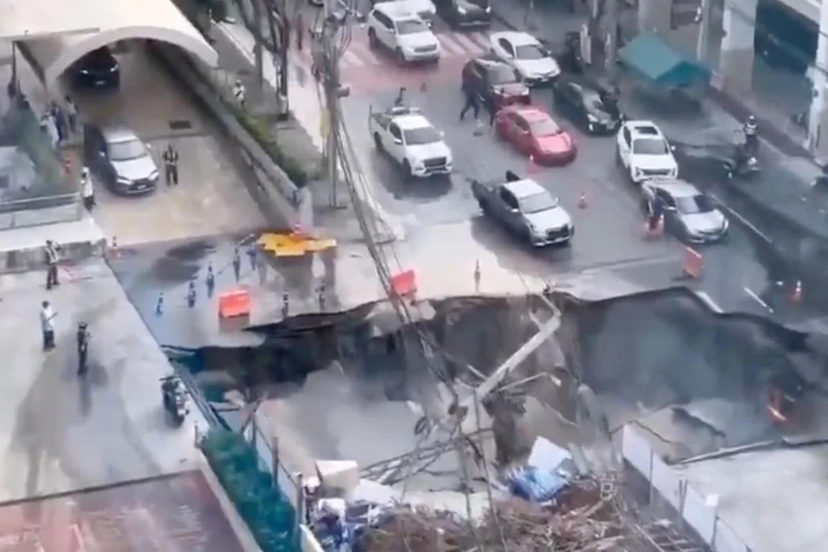 VIDEO| Sorprendente socavón de 50 metros frente a hospital en Bangkok desata caos y corte de suministros