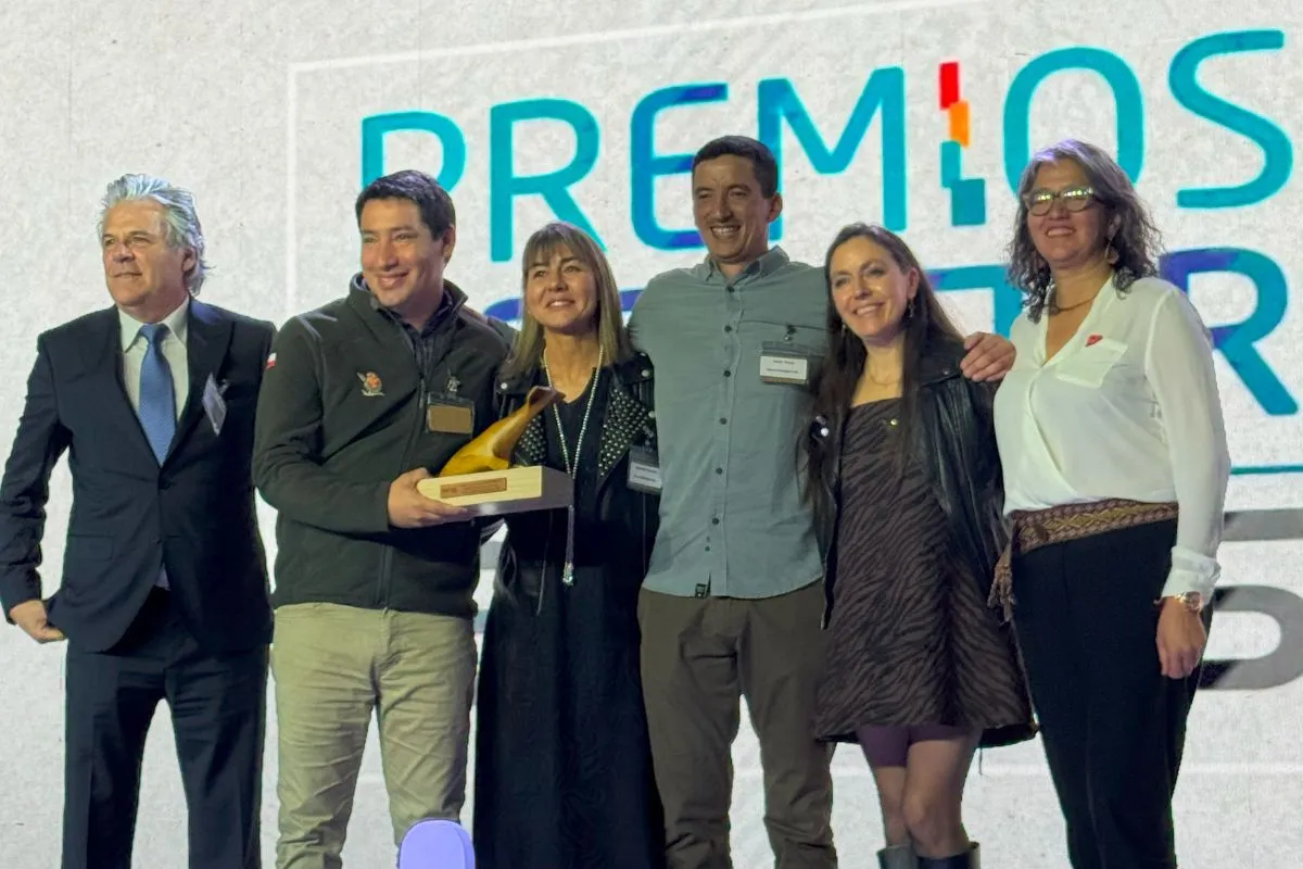 Presidente del directorio de Fedetur, Jaime Guazzini; junto Rodolfo Menichetti, Alejandra Lorenzini, Javier Young, Alexandra Petermann de la Reserva Biológica Huilo Huilo; y Verónica Pardo, Subsecretaria de Turismo.