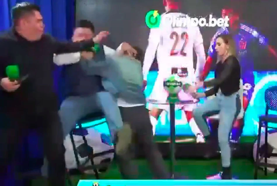 VIDEO| Periodistas peruanos se agreden a golpes durante transmisión en vivo del partido de la U ante Alianza Lima