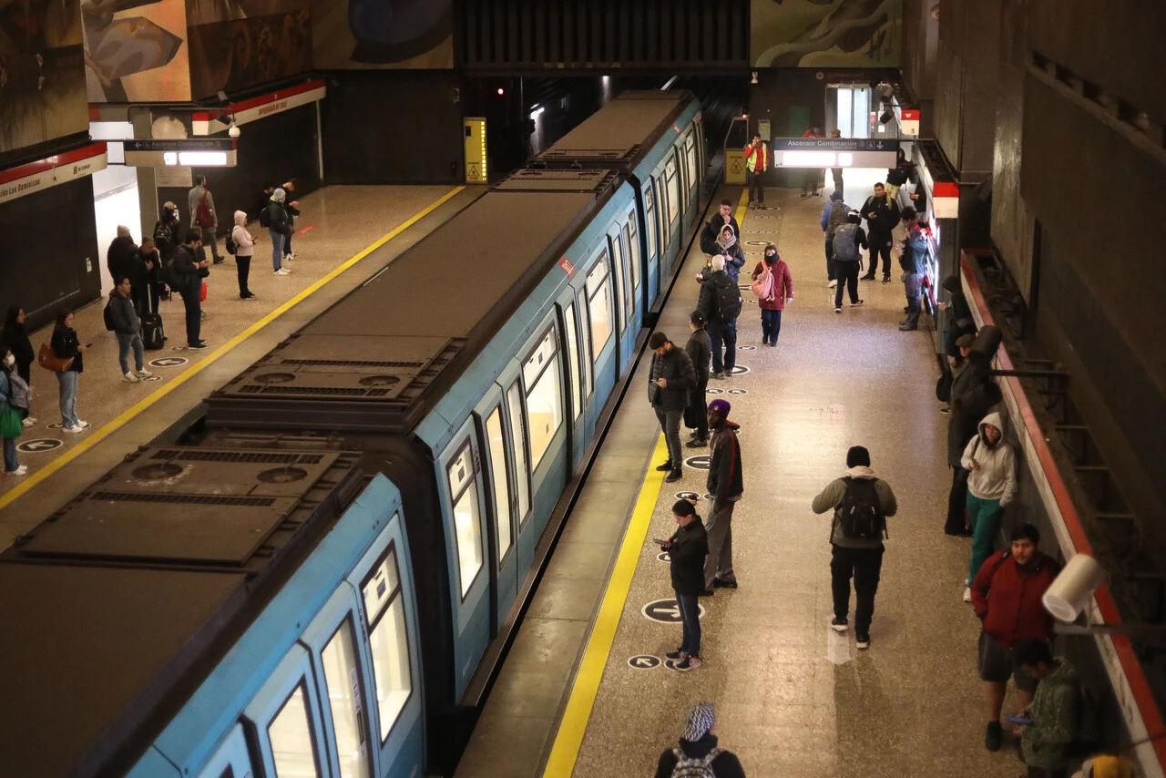 Luego de semana compleja para Metro por personas en las vías: Diputados proponen soluciones a la problemática de los suicidios
