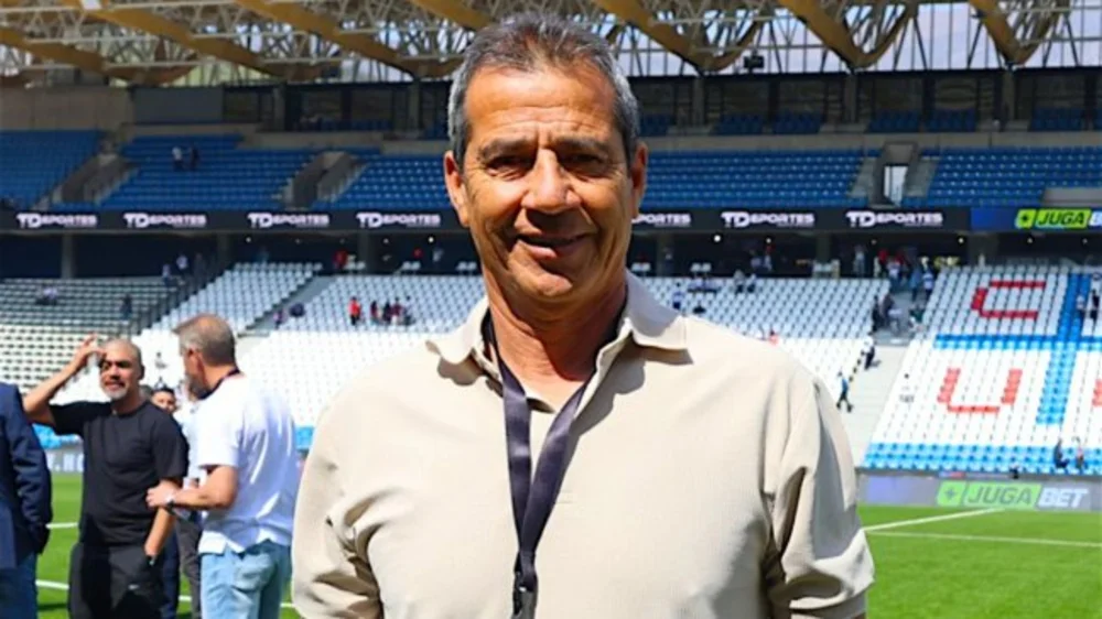 Patricio Toledo causa angustia tras infarto en pleno partido: Hinchas critican foto de portada en diario nacional