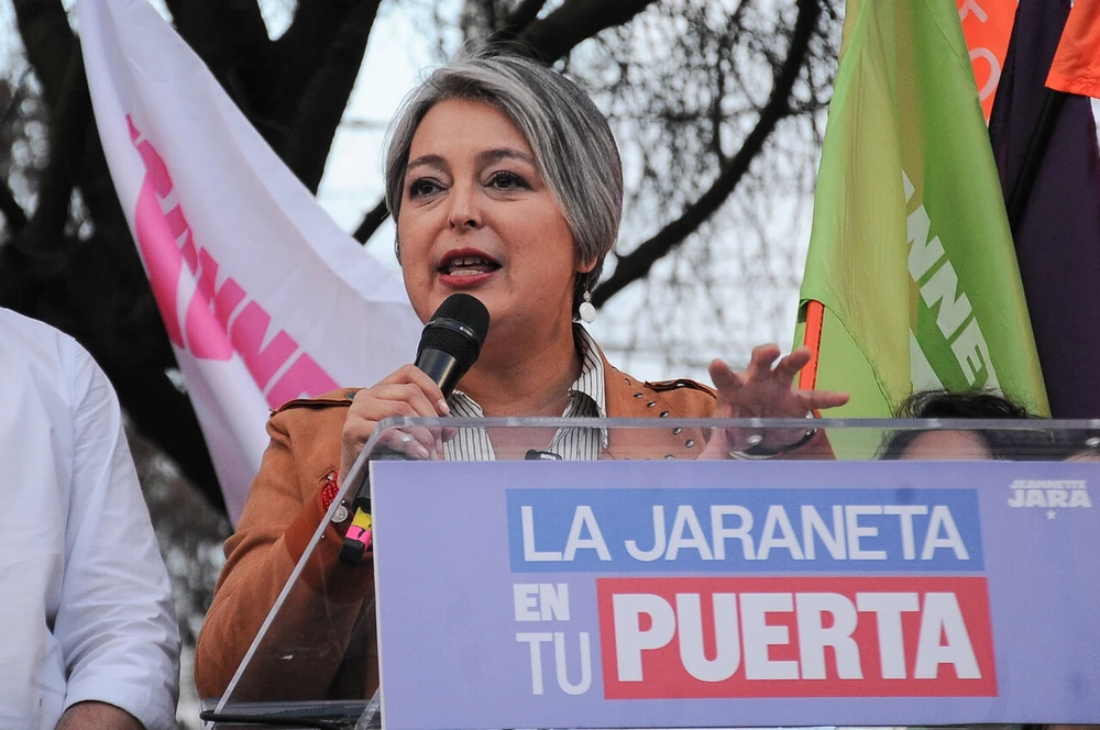 Cadem: Jeannette Jara sigue firme en primera vuelta superando a Kast por 3% y a Matthei por 9%