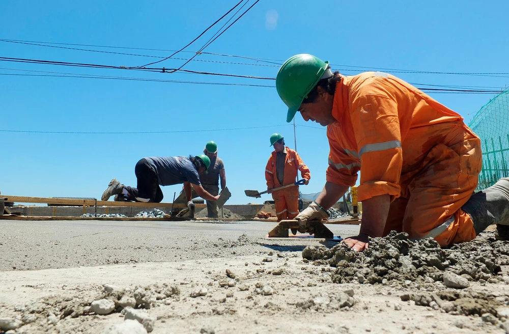 Desempleo en Chile muestra una baja: Retrocede hasta el 8,6% en el trimestre junio-agosto
