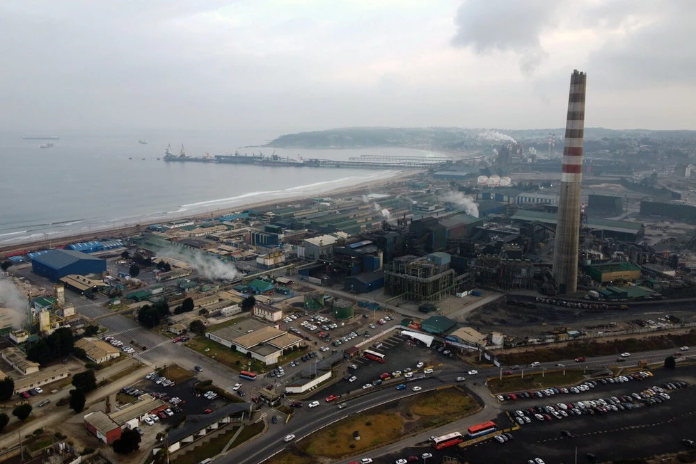Alumnos encerrados con purificadores de aire: Puchuncaví denuncia invisibilización de episodios críticos de contaminación