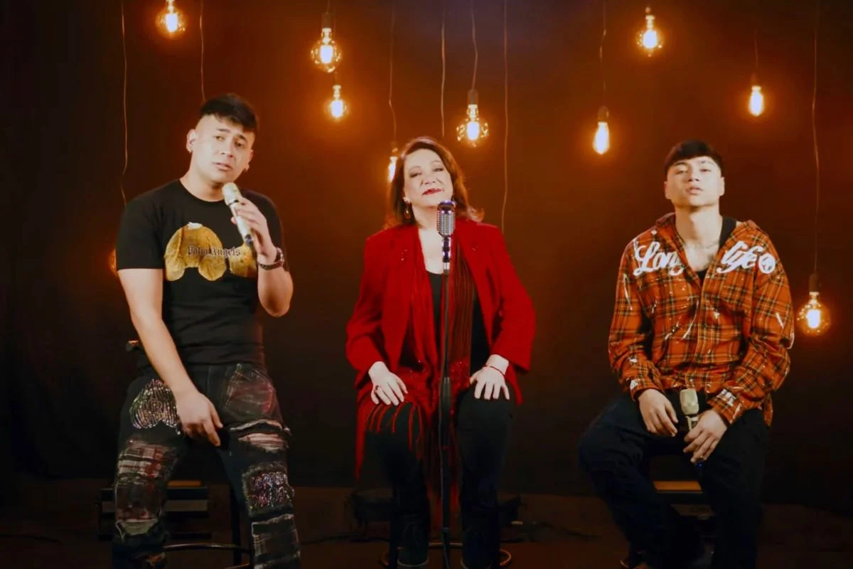 Gloria Simonetti sorprende con emotivo cover de “Si Nos Dejan” junto al dúo Primer Corte