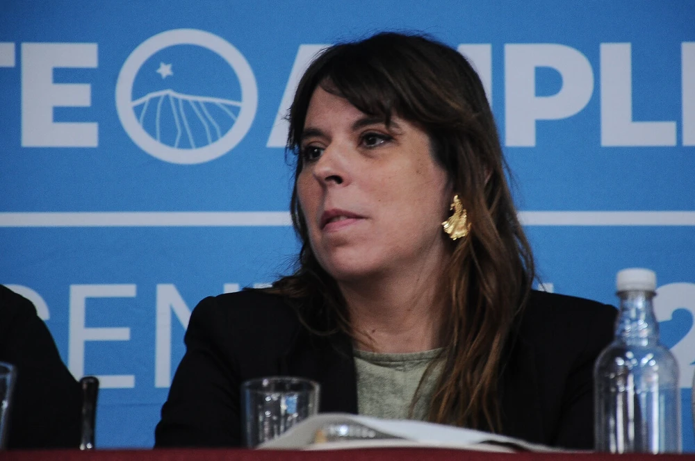“Caricatura de la derecha”: Frente Amplio responde a Carolina Tohá por sus dichos sobre seguridad