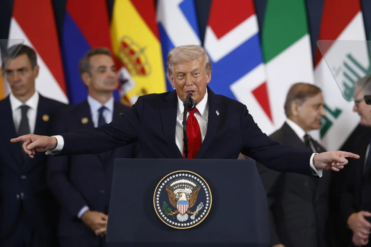 Trump se atribuye la paz en Gaza y Medio Oriente en una ceremonia sin Israel ni Hamás