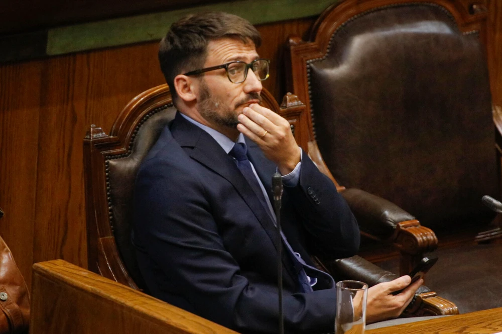 RN y UDI piden renuncia de Pardow por cobros excesivos en cuentas de luz