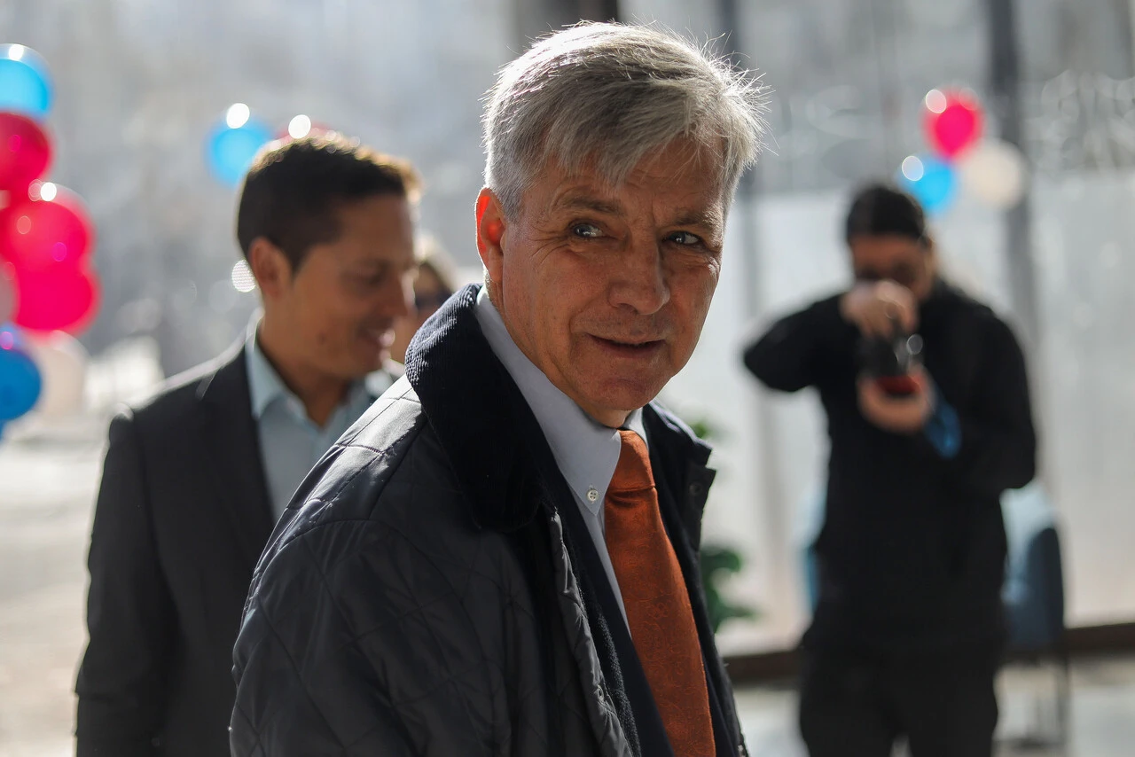 Mayne-Nicholls se suma a críticas a asesor de Kast por columna sobre ‘parásitos: “El Estado lo ayuda a vivir a él”