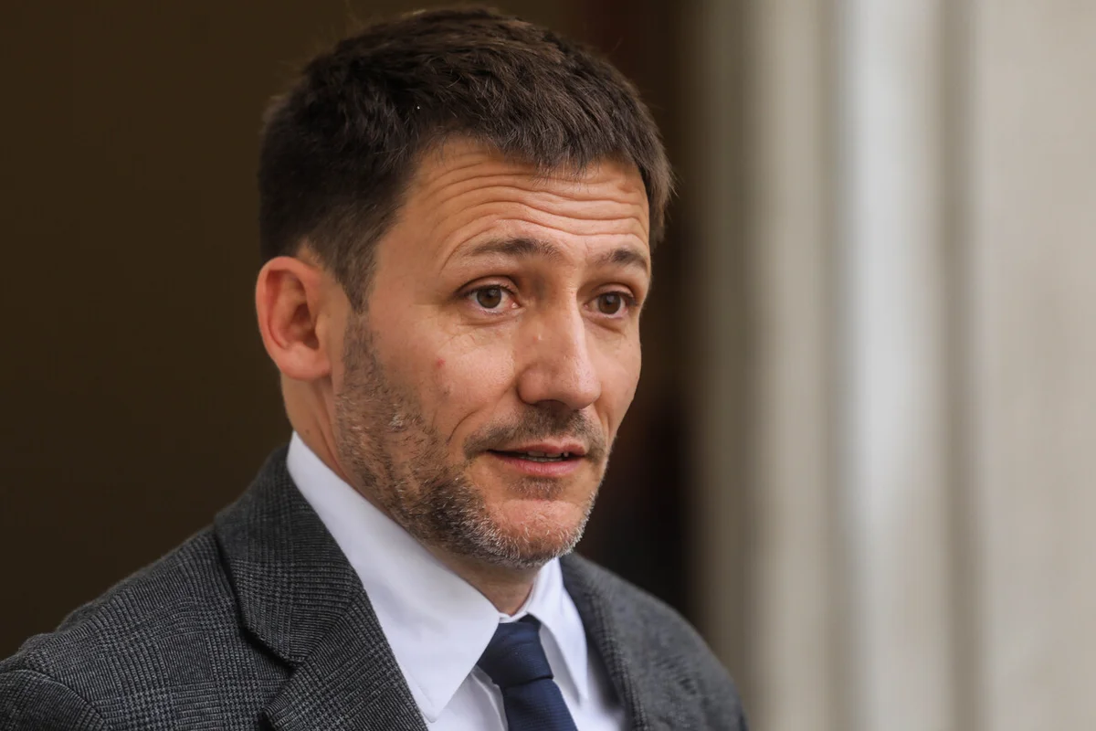 Pardow evita mea culpa y condiciona su salida a la decisión del presidente Boric en medio de cuestionamientos por cuentas de la luz
