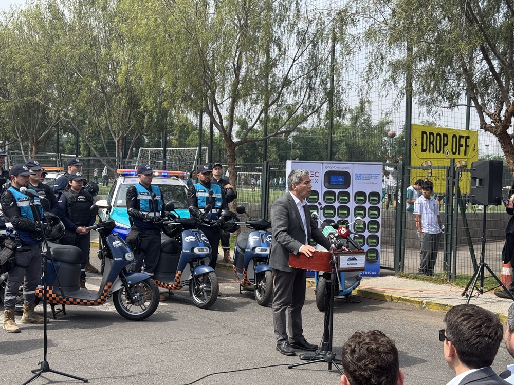 Motos eléctricas y retenes móviles municipales: El plan de seguridad de Peñalolén para combatir la delincuencia