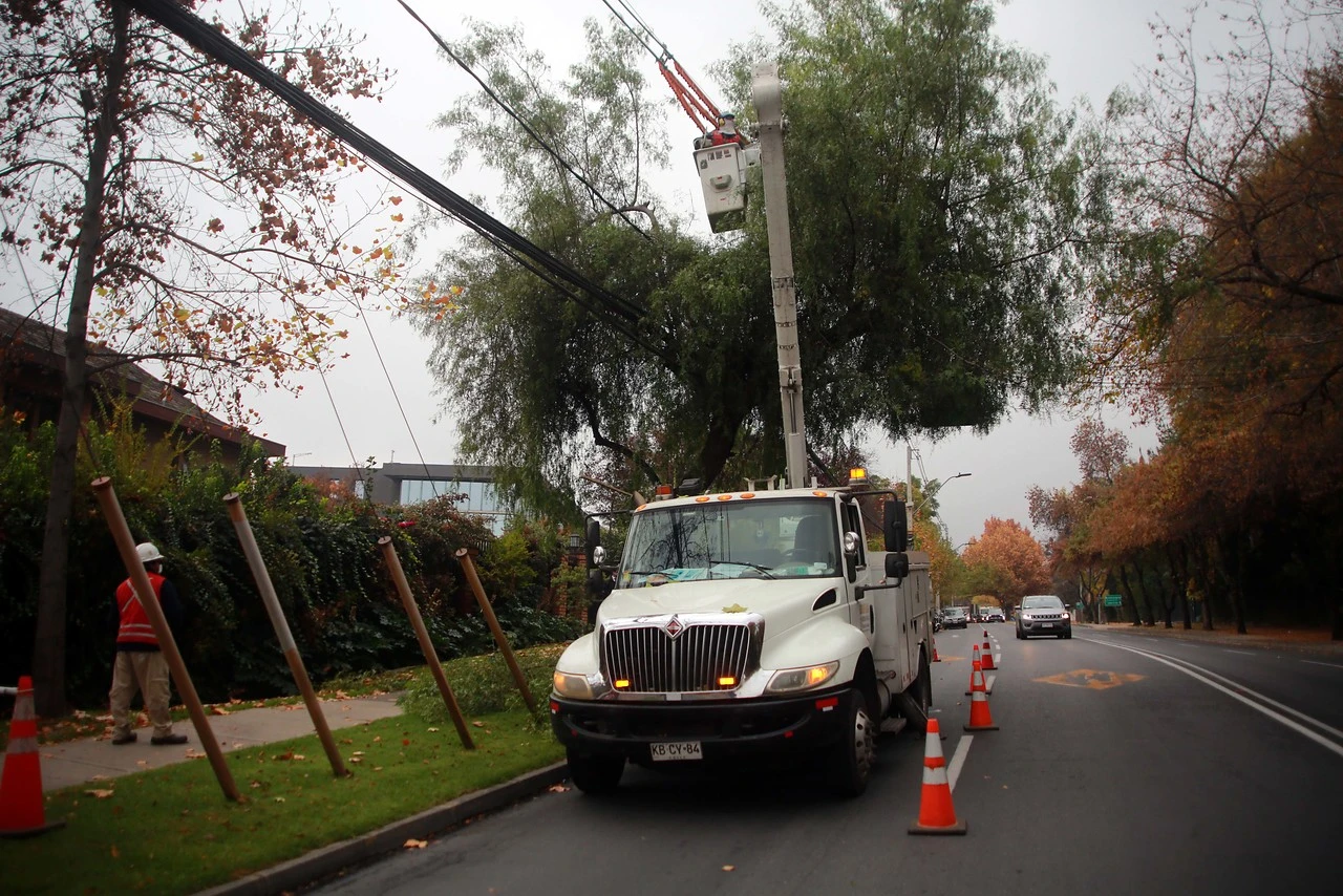 Cortes de luz en Santiago para este viernes 17 de octubre: Revisa el importante aviso que entregó Enel