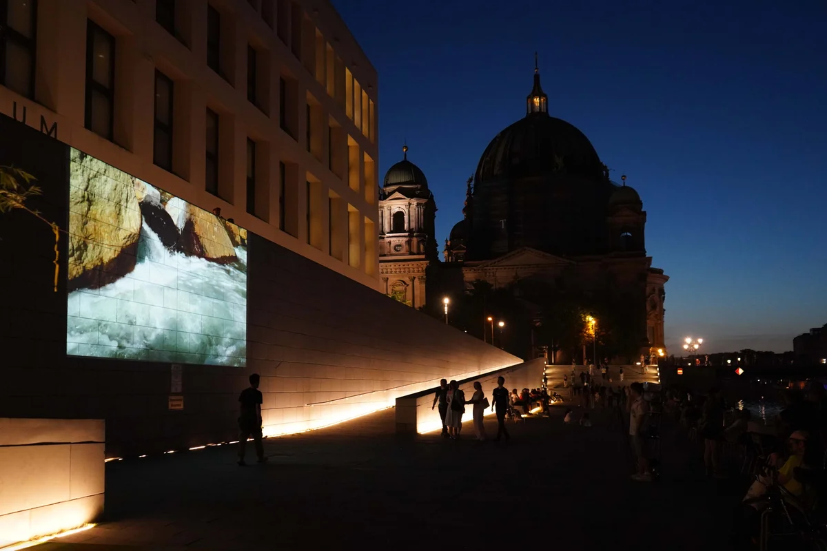 “Los Ríos. Las Sincronías”: Una exposición poética que entrelaza Berlín y Santiago a través del agua