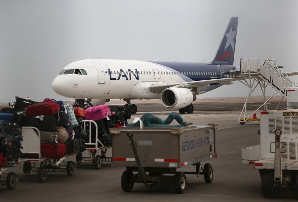 Aeropuerto de Santiago es evacuado: Pasajero dio aviso de bomba y se activó gran protocolo