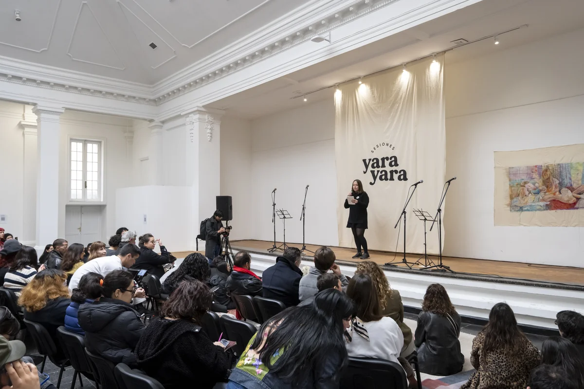 Encuentro gratuito de escritura colectiva se toma el MAVI UC con feria editorial, literatura en vivo y regalos