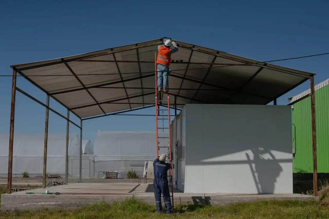 Instalaron paneles solares y ahora ahorran hasta $170 mil en luz: La historia de las primeras cooperativas energéticas en Chile