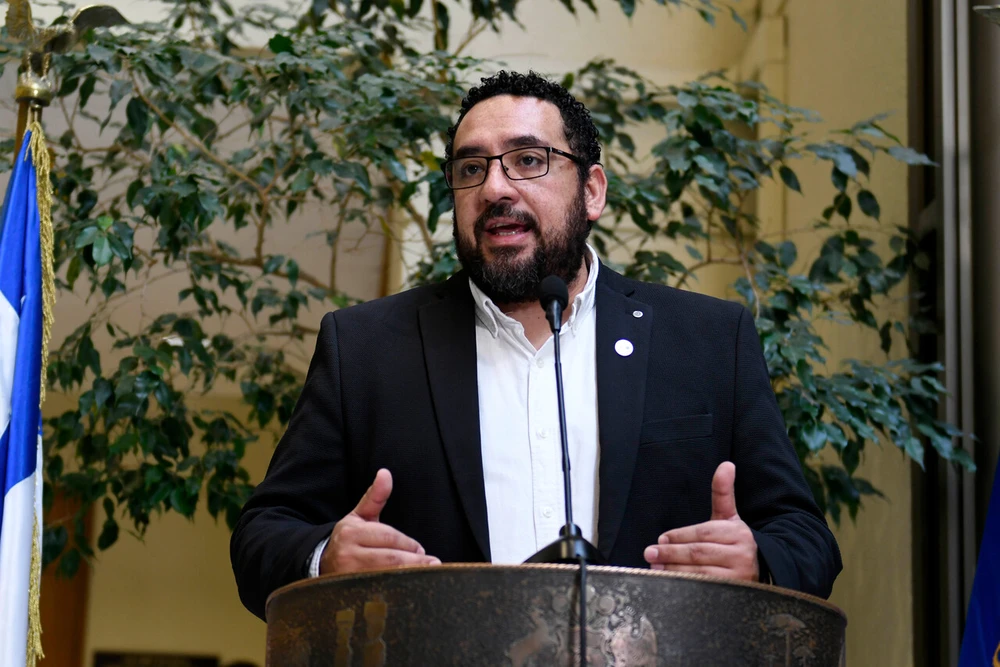 Ministro Cataldo responde a las críticas “en contexto electoral” que Desbordes le lanzó: “No resuelven la violencia”