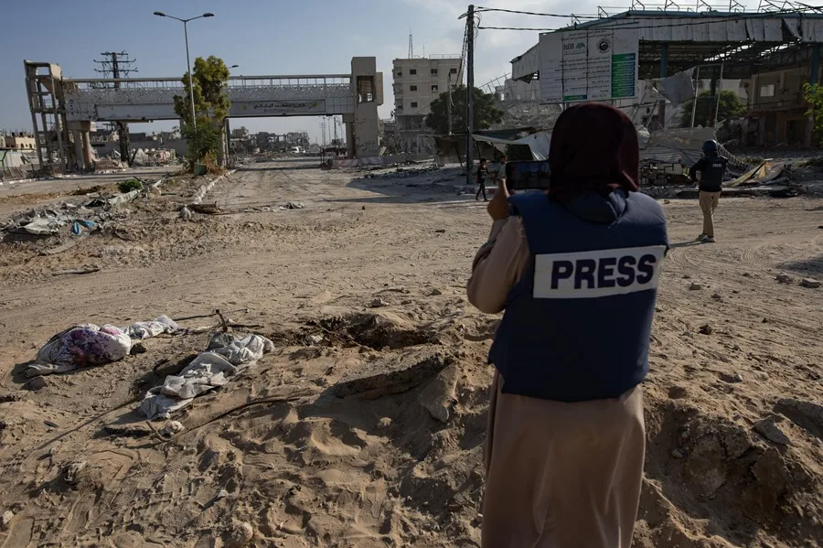 “Cubrir un genocidio”: Periodistas palestinos de Gaza llegan a Chile para relatar lo que significa informar en medio del exterminio