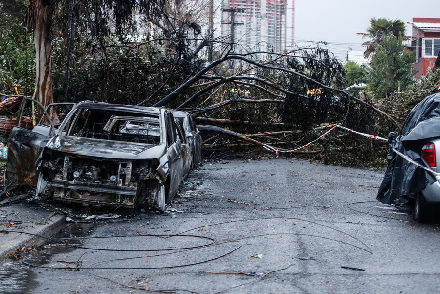 Sistema frontal en RM: 750 viviendas dañadas, más de 600 mil clientes sin luz y vientos sobre 120 km/hr