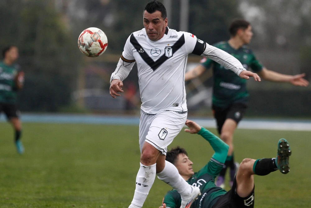 Terremoto en el Ascenso: Santiago Morning pierde puntos por culpa de Esteban Paredes y hay nuevo candidato al título