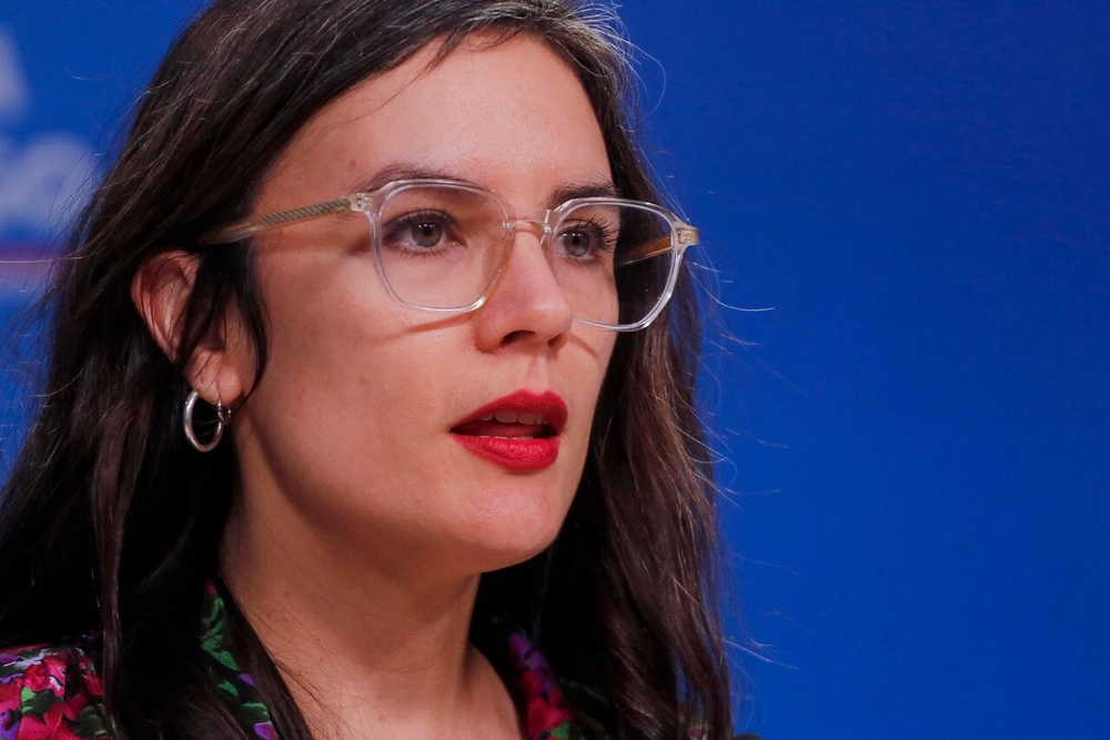 Ministra Vallejo responde tras ser calificados de ‘atorrantes’ por comando de Matthei: