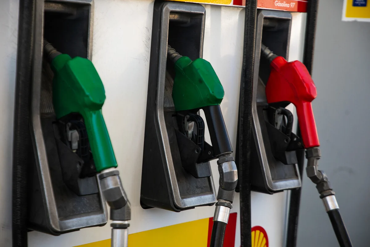 Casi todos los combustibles bajan a partir de este jueves: Revisa precio de la gasolina, diésel y parafina