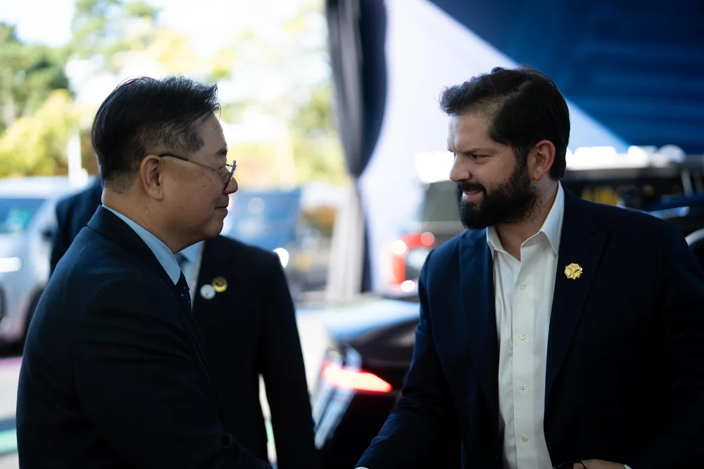 Gabriel Boric y presidente de Corea del Sur acuerdan impulsar innovación y cultura durante la APEC