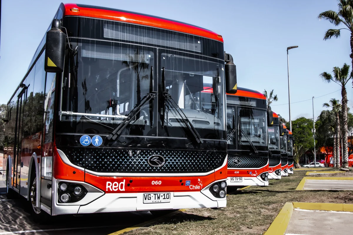 Chile avanza en electromovilidad: 55% del transporte público es eléctrico y 9 grandes ciudades son beneficiarias