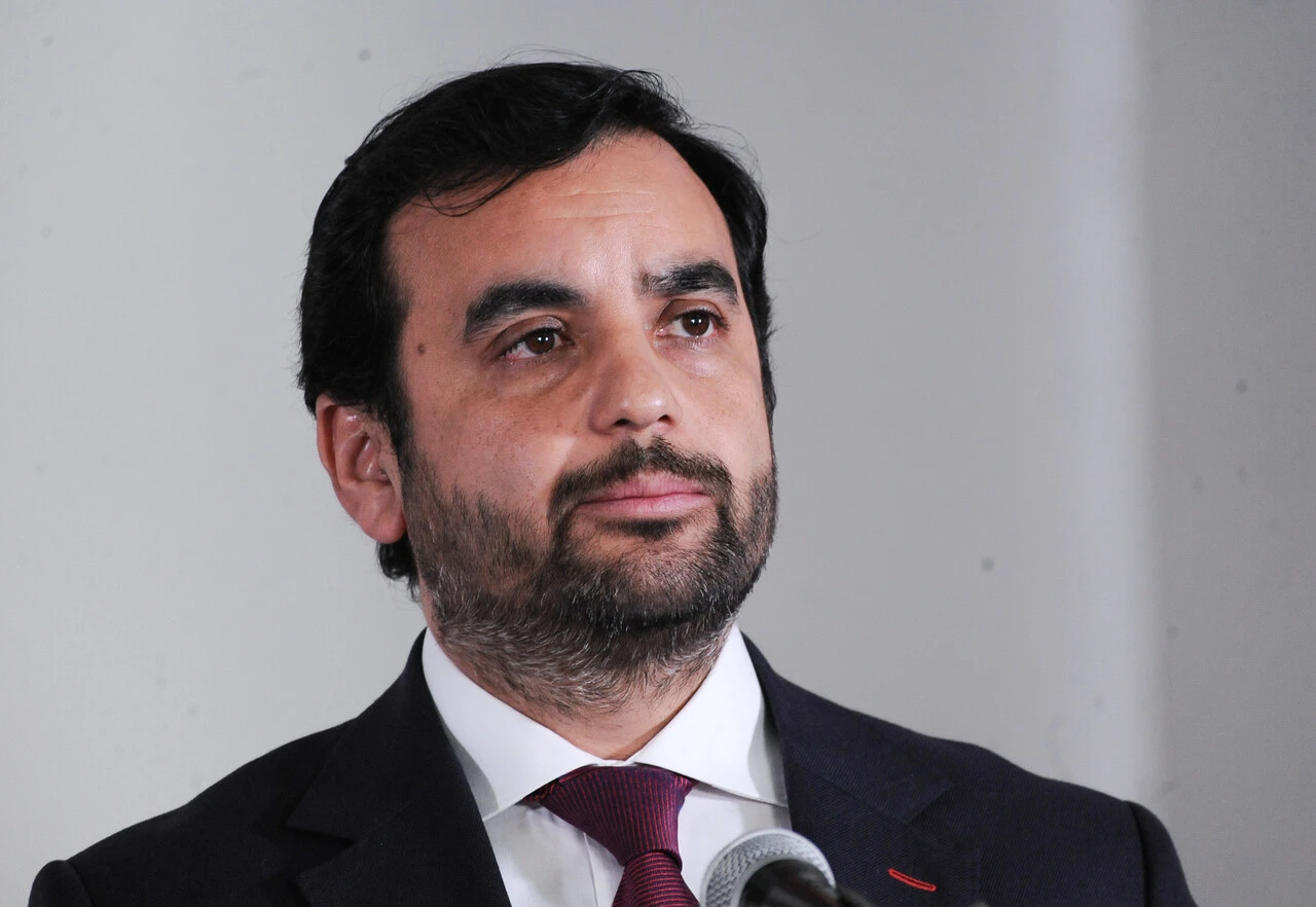 Ministro Gajardo desmiente a Evelyn Matthei tras sus dichos en el debate: “No hay osamentas de DD.DD. en el SML”