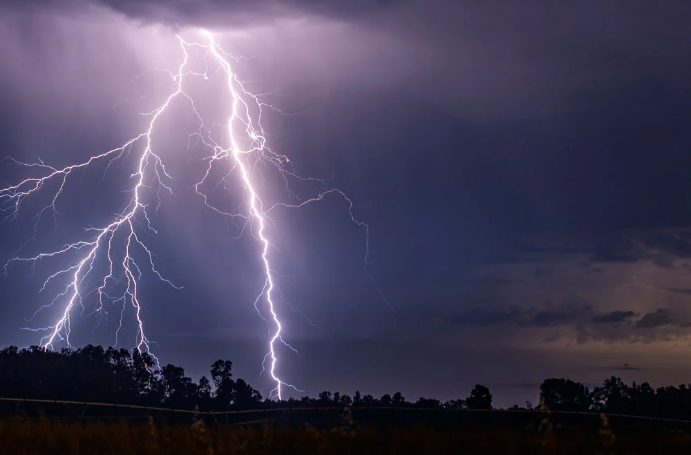 DMC actualiza aviso por tormentas eléctrica y granizos para 10 regiones del país: Incluye la Región Metropolitana