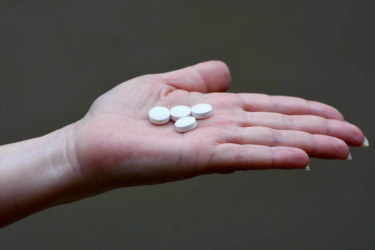 Sernac e ISP ponen en alerta a la población por medicamentos falsos para bajar de peso: Apuntan a Sentis y Elvenir con fentermina