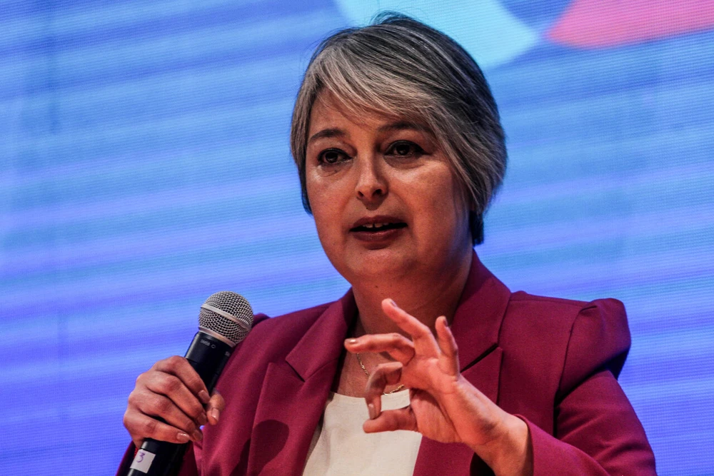 Jeannette Jara asegura que se saldría o suspendería su militancia del PC si es electa Presidenta y Carmona apoya decisión