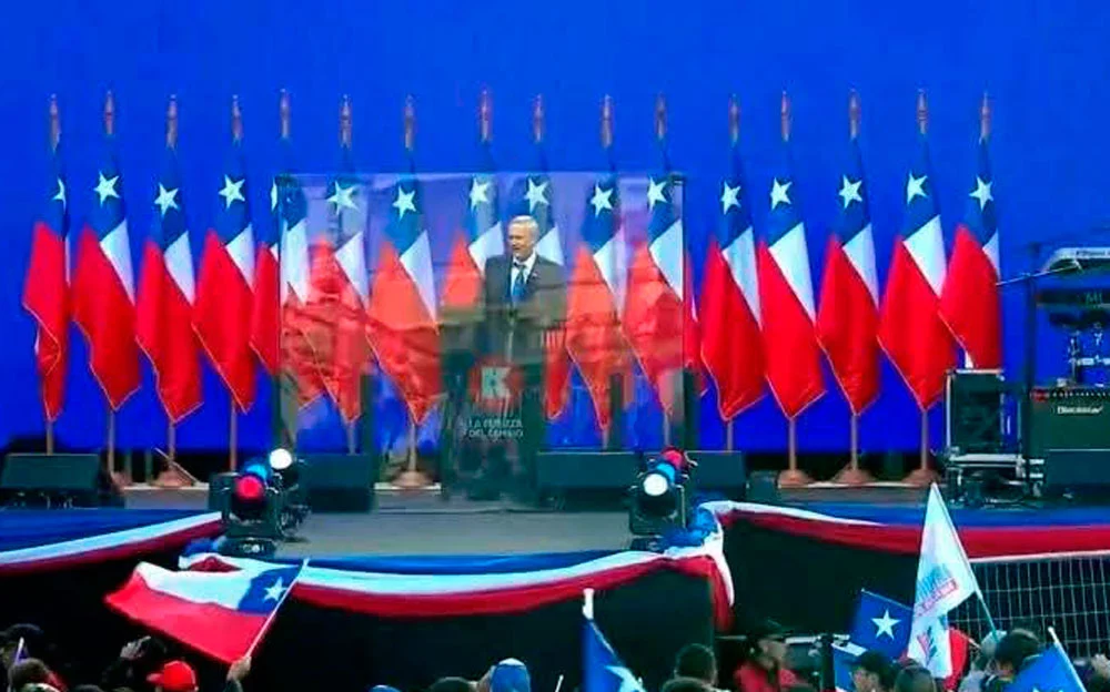 José Antonio Kast aparece en acto detrás de cápsula vidrio antibalas: ME-O lo acusa de “manipular el miedo”