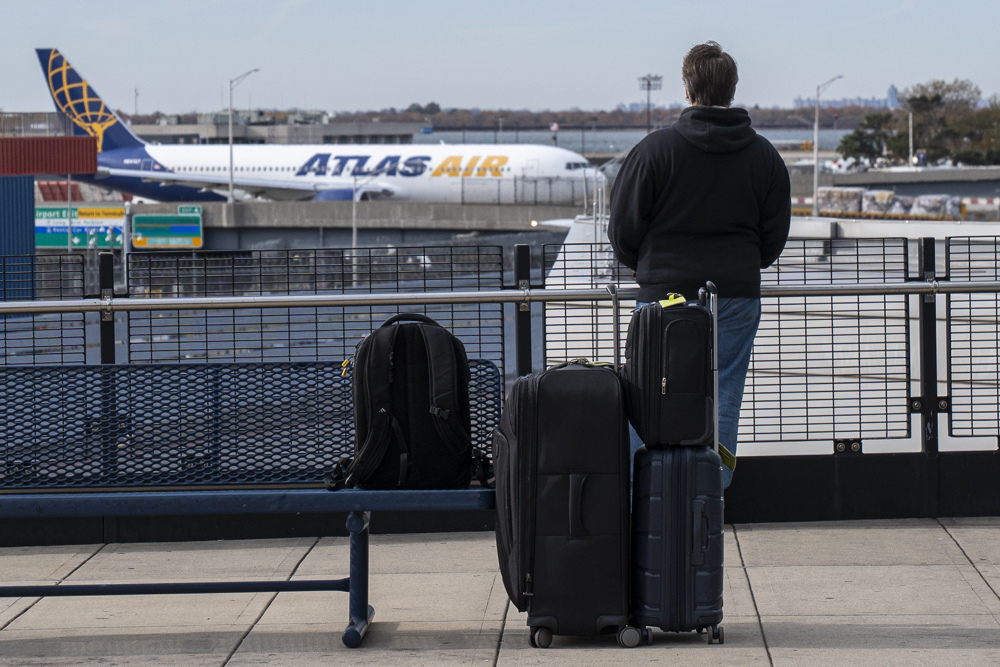 Más de 800 vuelos cancelados en EE.UU. en inédita reducción de tráfico por cierre de gobierno