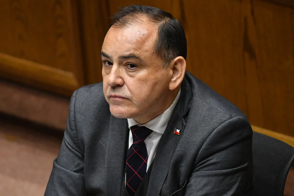 Senado aprueba acusación constitucional y destitución de juez Ulloa por vinculo con Hermosilla