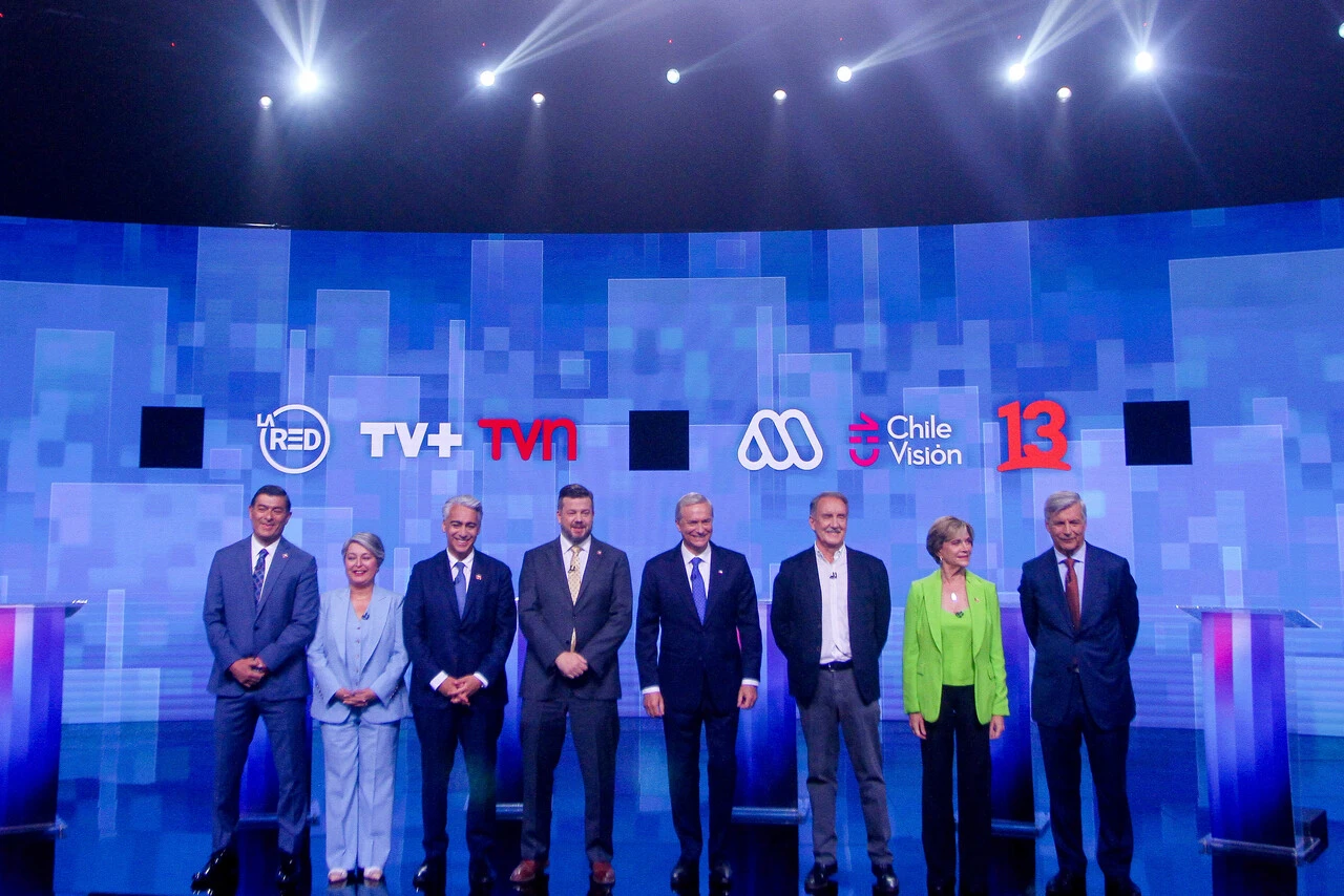 Kast como blanco de críticas: Bots, vidrio antibalas y DDHH marcaron el último debate previo a las elecciones presidenciales