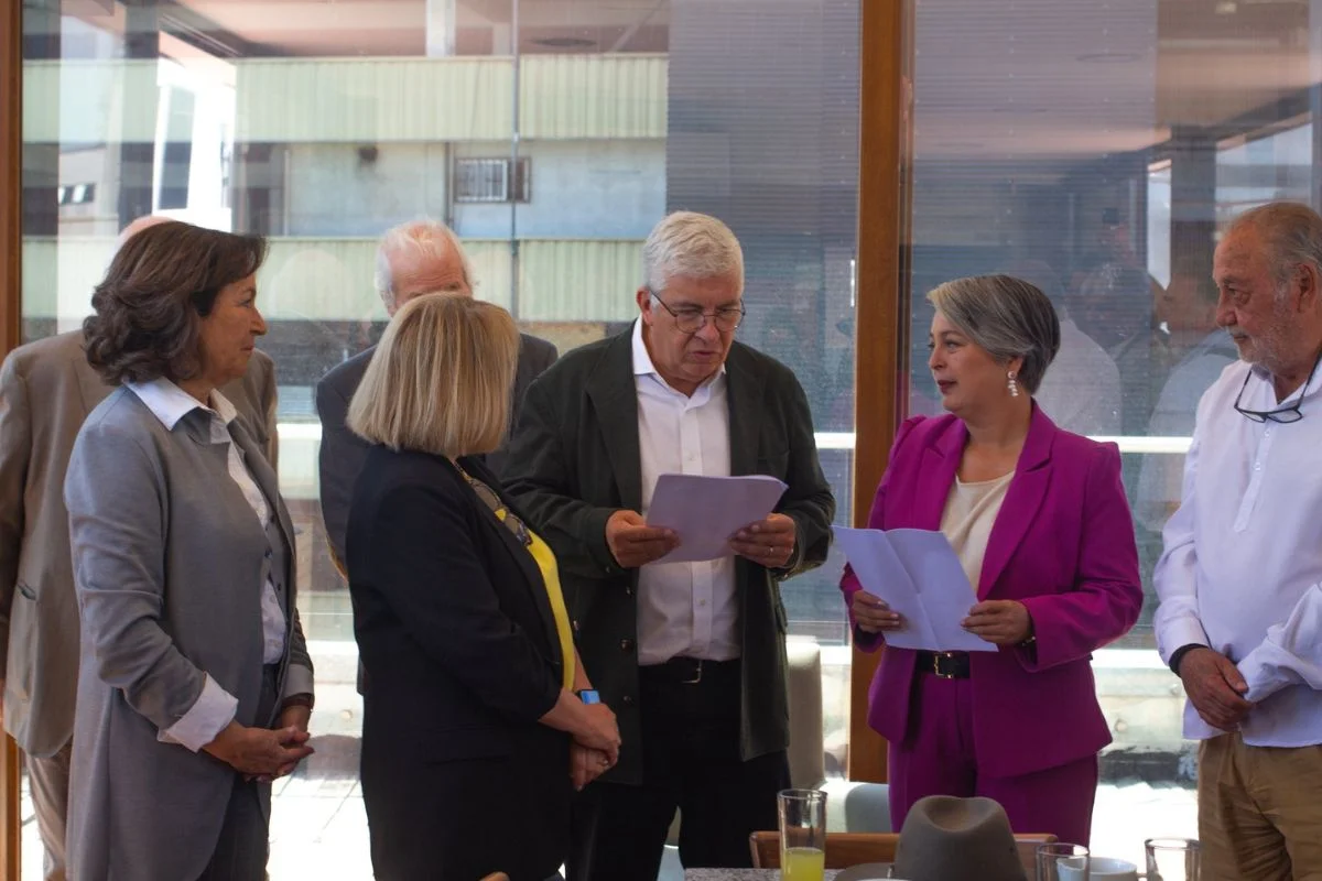 El espaldarazo de 200 dirigentes de la DC a la campaña de Jara frente a la arremetida por la centroizquierda de Matthei