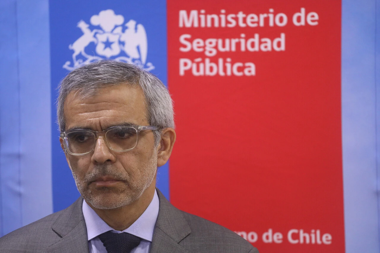 “Muestra evidente de cómo se intentan instalar mentiras”: Ministro Cordero critica frase de Kast sobre DD.DD.