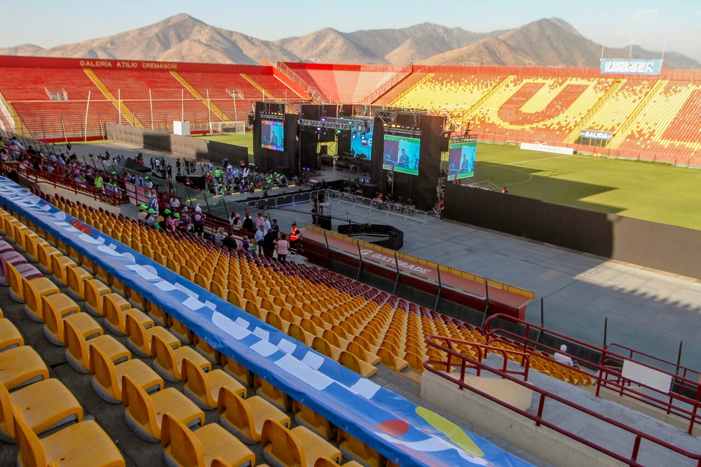 VIDEO| Con Santa Laura al 20% y con poco público: Así fue el cierre de campaña de Evelyn Matthei