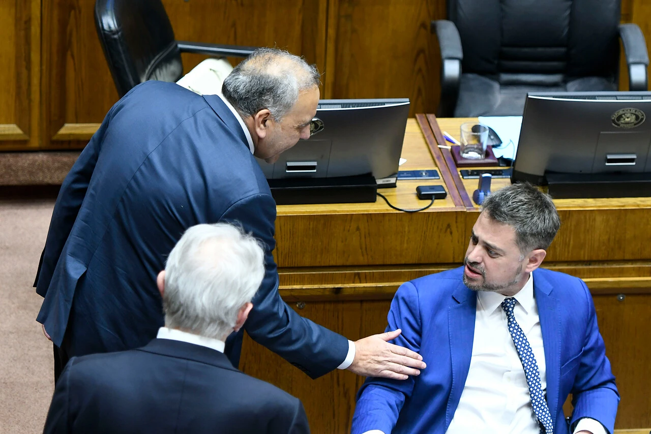 Pugna en el Partido Socialista sigue escalando: Manouchehri denuncia en la justicia a Espinoza por amenazas