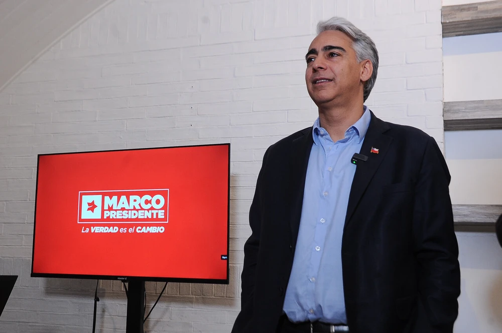 ME-O reitera en encuentro informal con simpatizantes que tiene la decisión de “recuperar ahorros de los chilenos” y “terminar la estafa de las AFP”